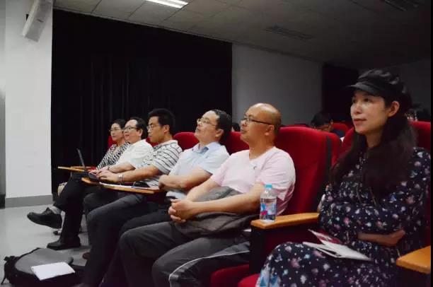 美国福德汉姆大学终身教授兰斯·斯特拉特赴华师大ag亚游
做讲座 美国福德汉姆大学终身教授兰斯·斯特拉特赴华师大ag亚游
做讲座